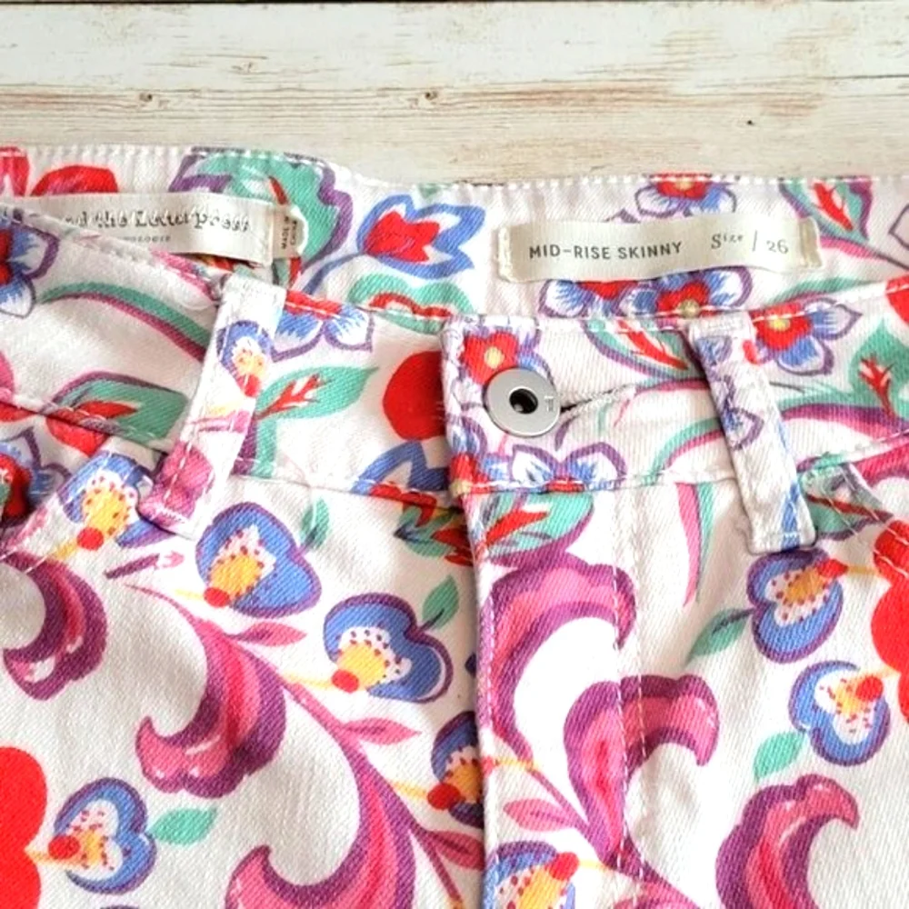 Anthropologie Pilcro Mid-Rise Skinny Jeans | Anthropologie Jeans | Floral Jeans